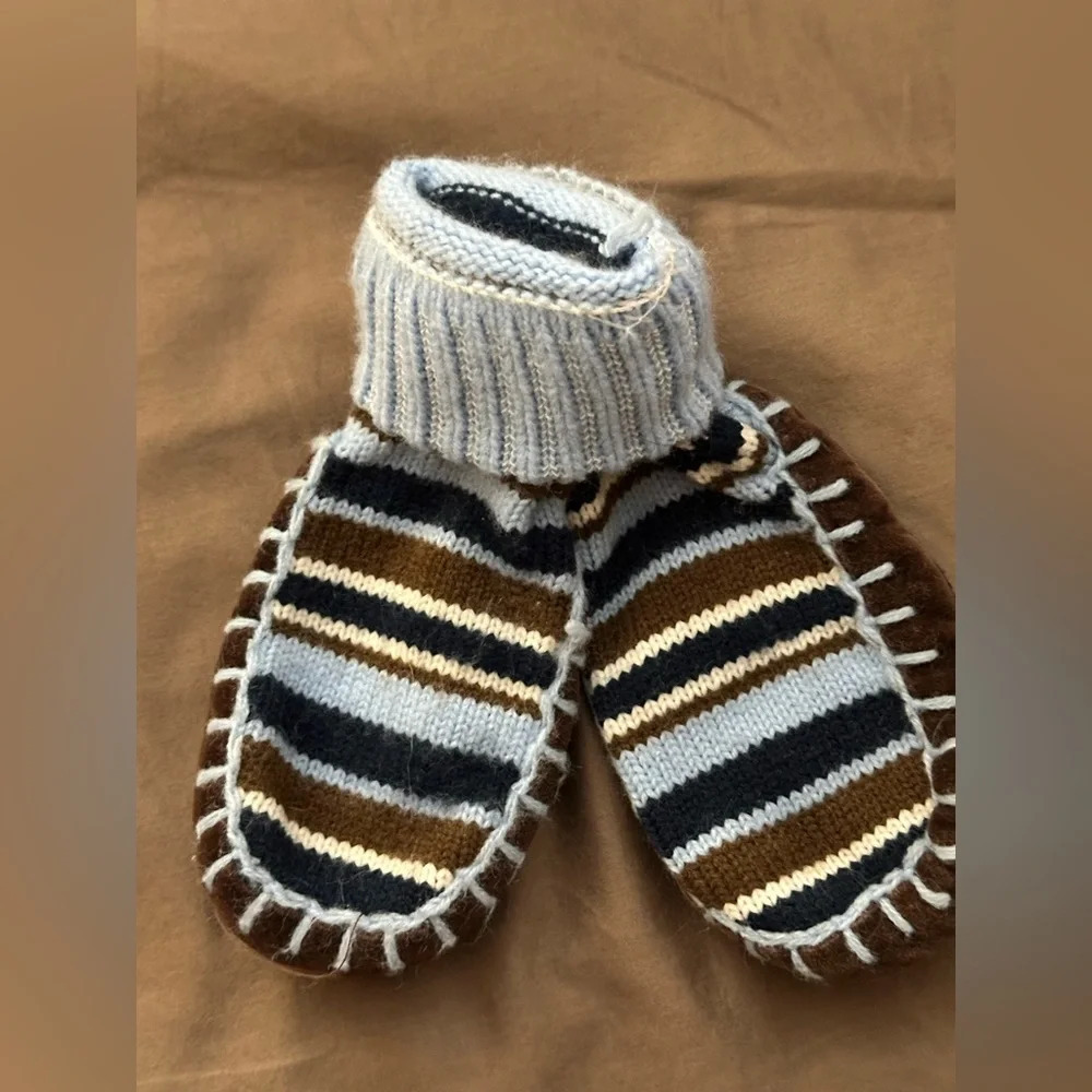 1 years old like new knitted shoes